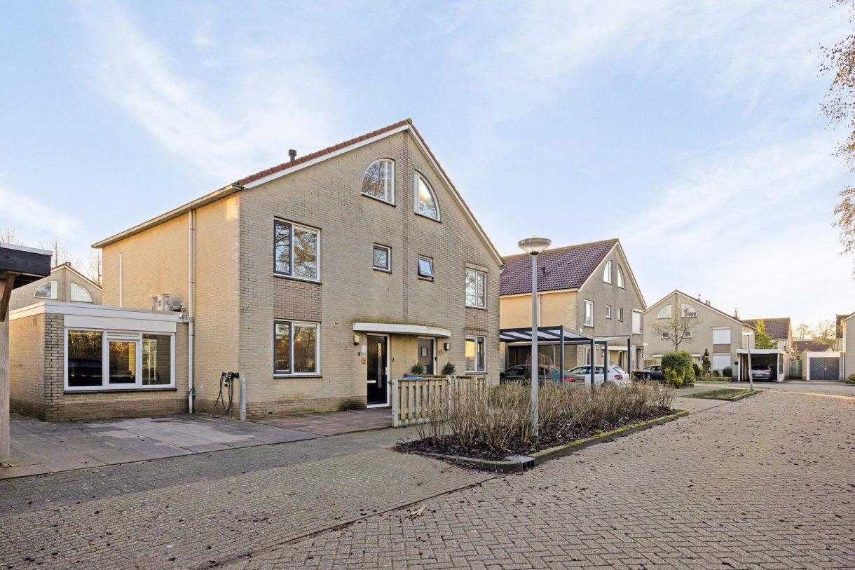 Te koop: Foto Woonhuis aan de Sneekermeerstraat 15 in Lelystad