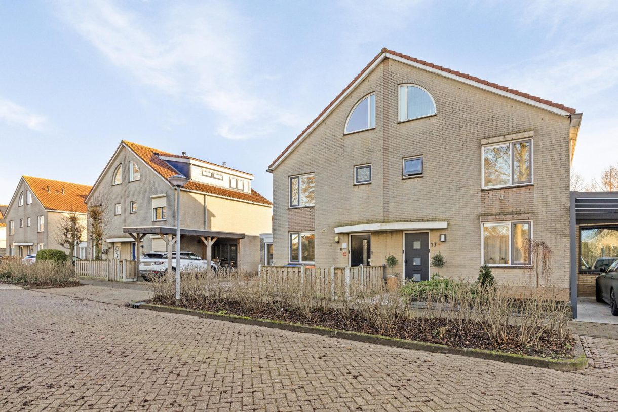 Te koop: Foto Woonhuis aan de Sneekermeerstraat 15 in Lelystad