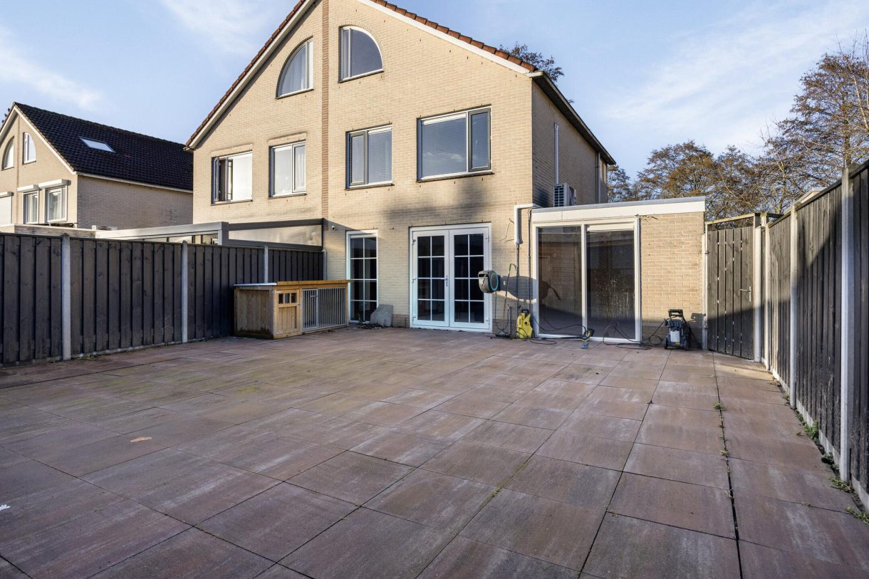 Te koop: Foto Woonhuis aan de Sneekermeerstraat 15 in Lelystad